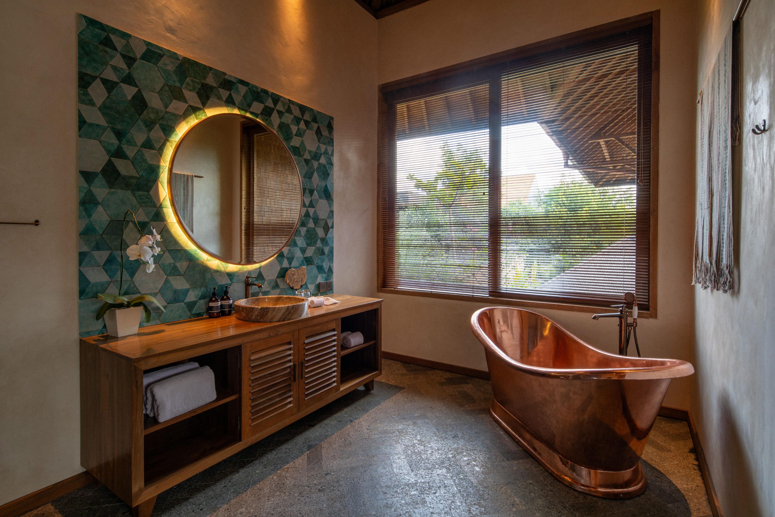 Residence 11 - Master Bathtub