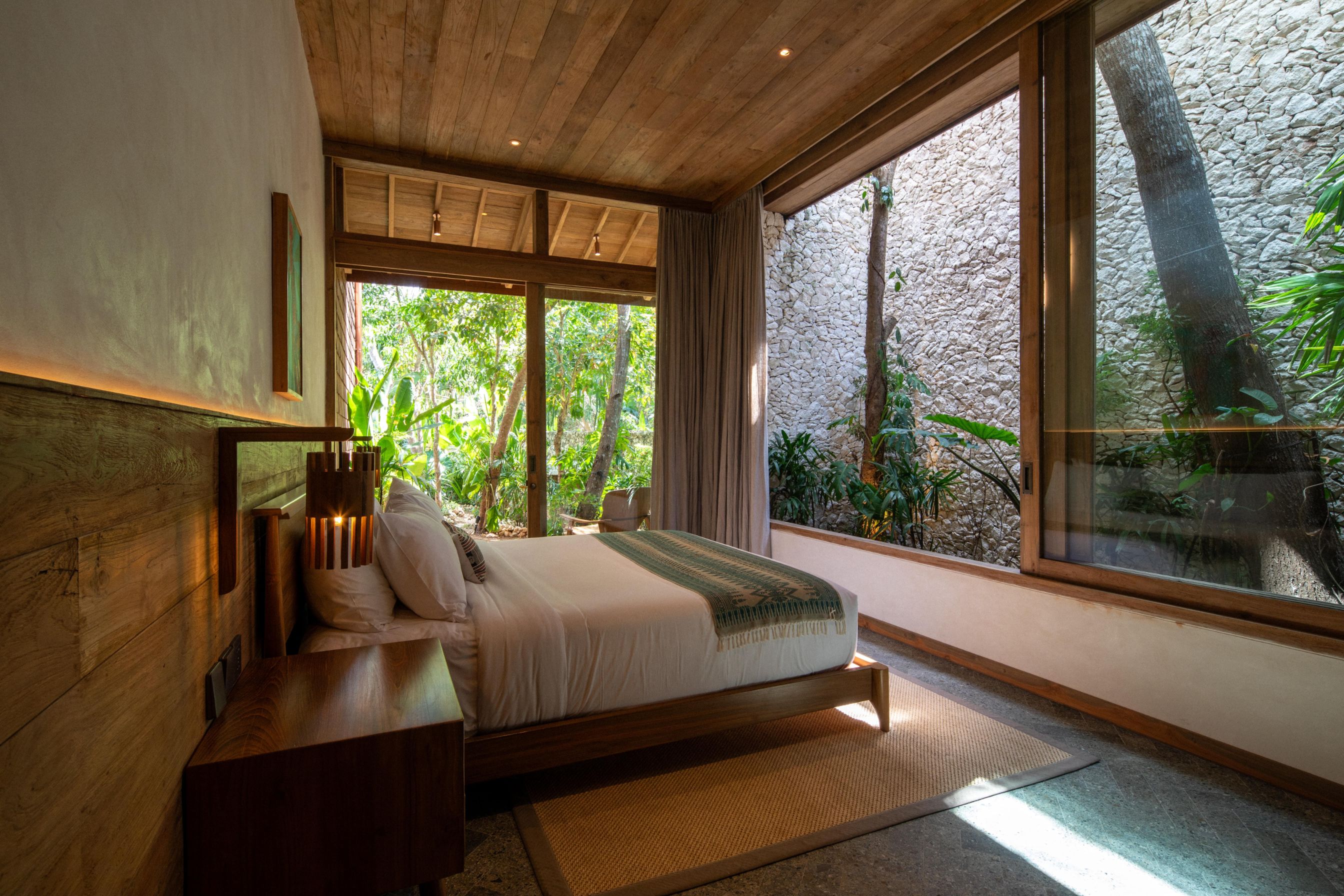 Residence11 - LOWER KING BED
