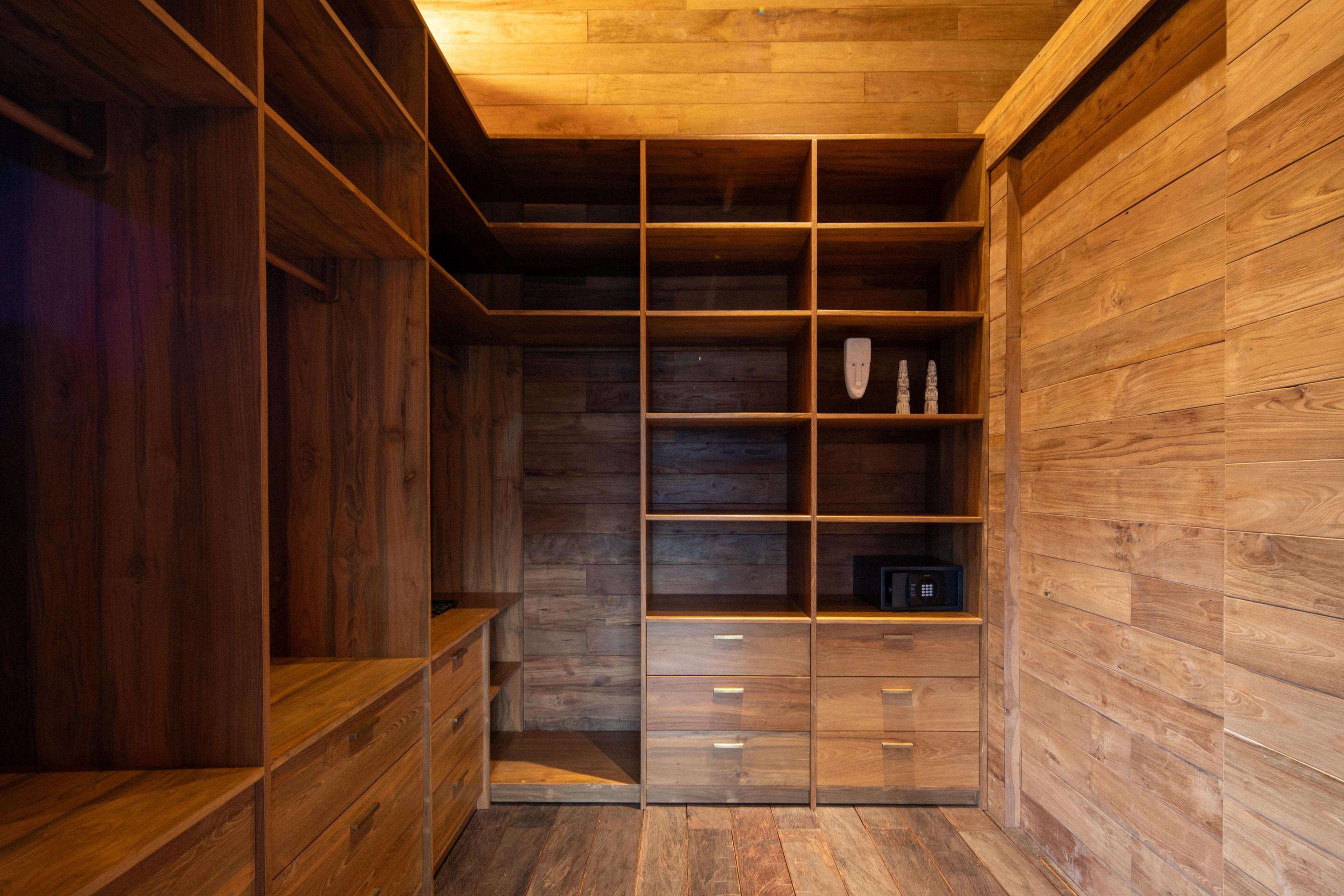 Residence 3 - Closet