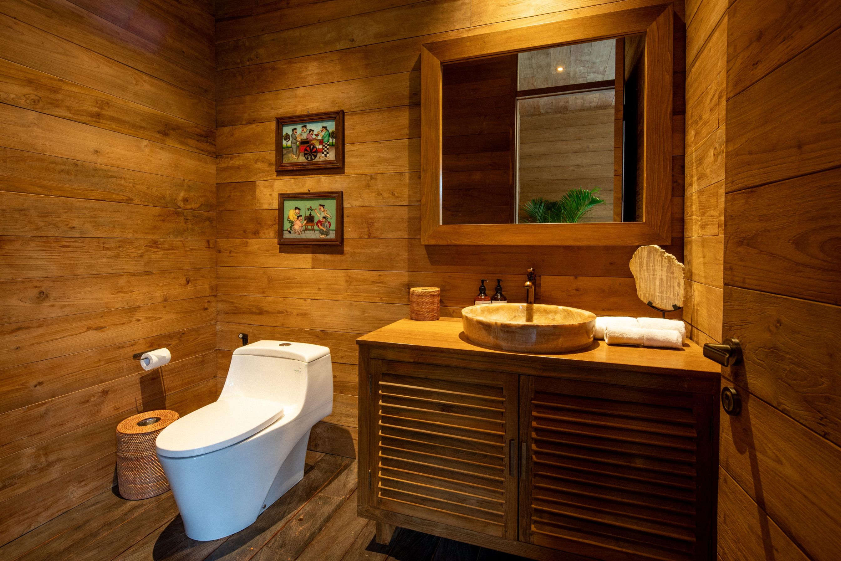 Residence 3 - Lower Bathroom