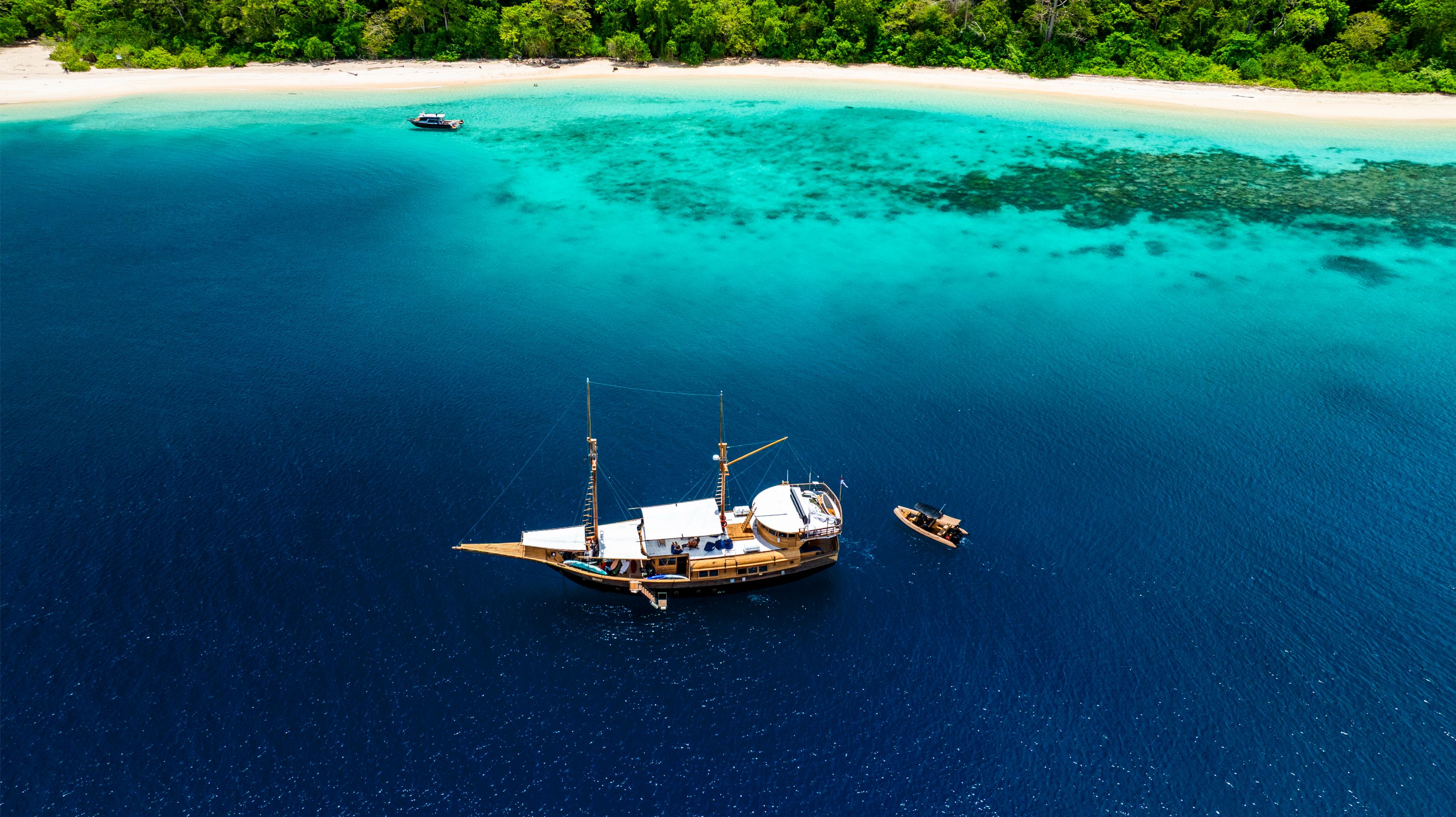 Pagi Bumi - Boat Charters