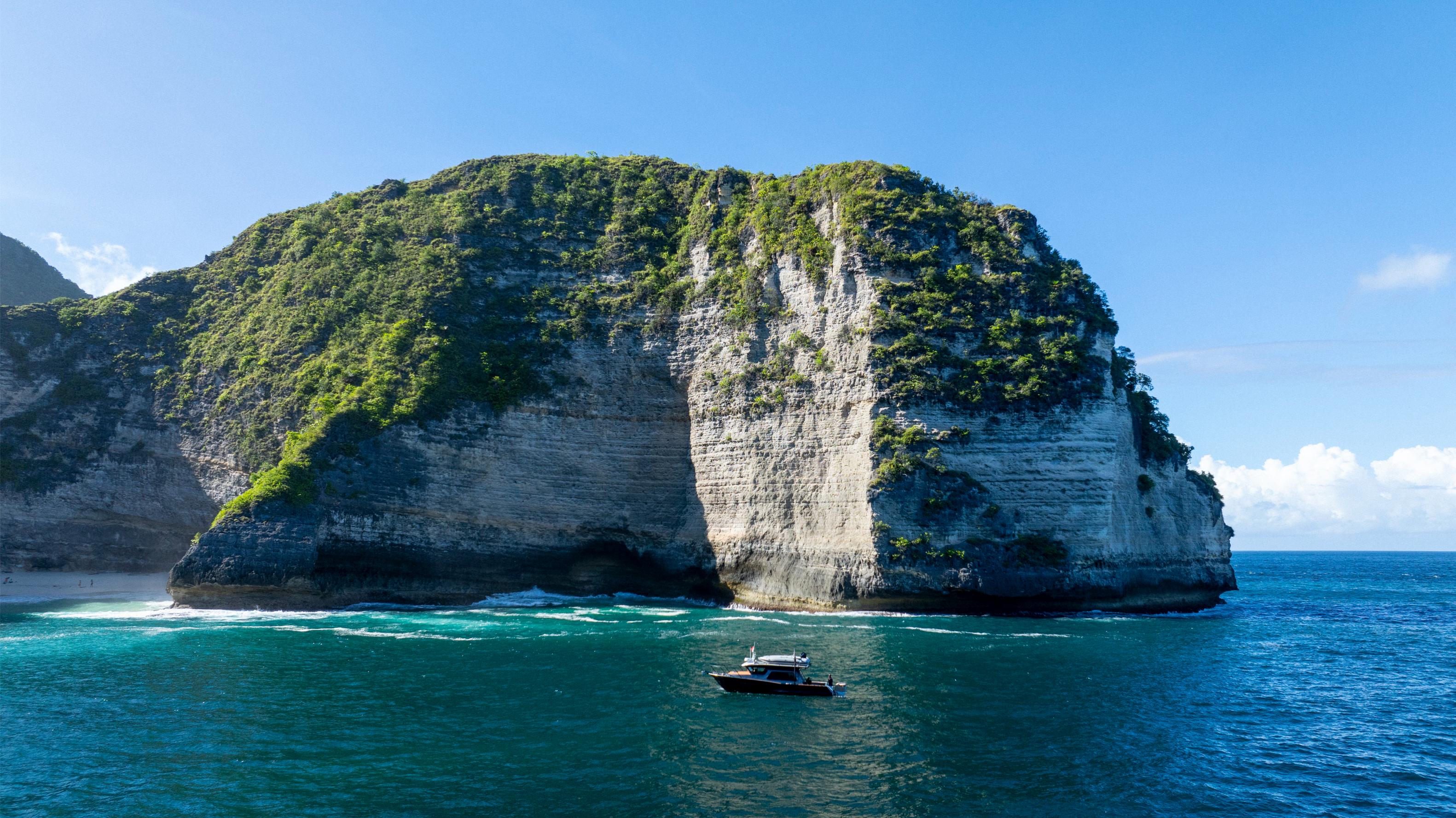 Pura Laut - Boat Charters